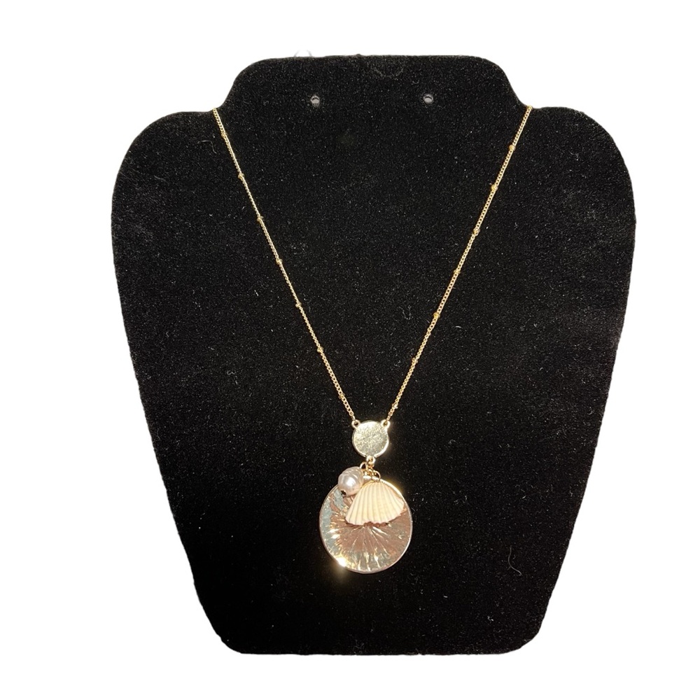 Belk Gold and Cream shell Pendant Necklace